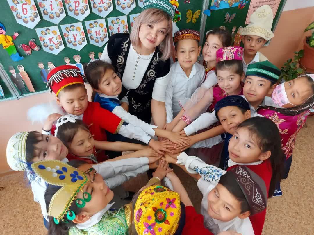 «Ынтымағы жарасқан, туған өлкем — Қазақстан» тақырыбында сынып сағаттары өткізілді.